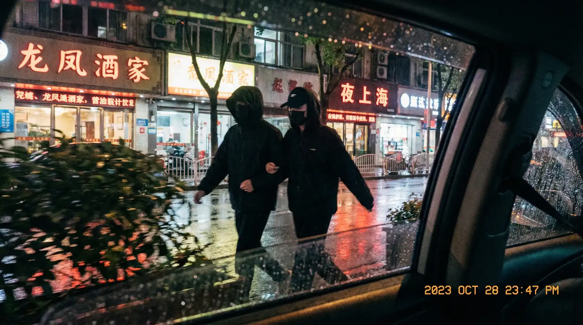 51网 - 热门入口与精选内容推荐 - 顶流明星深夜密会现场抓拍照片